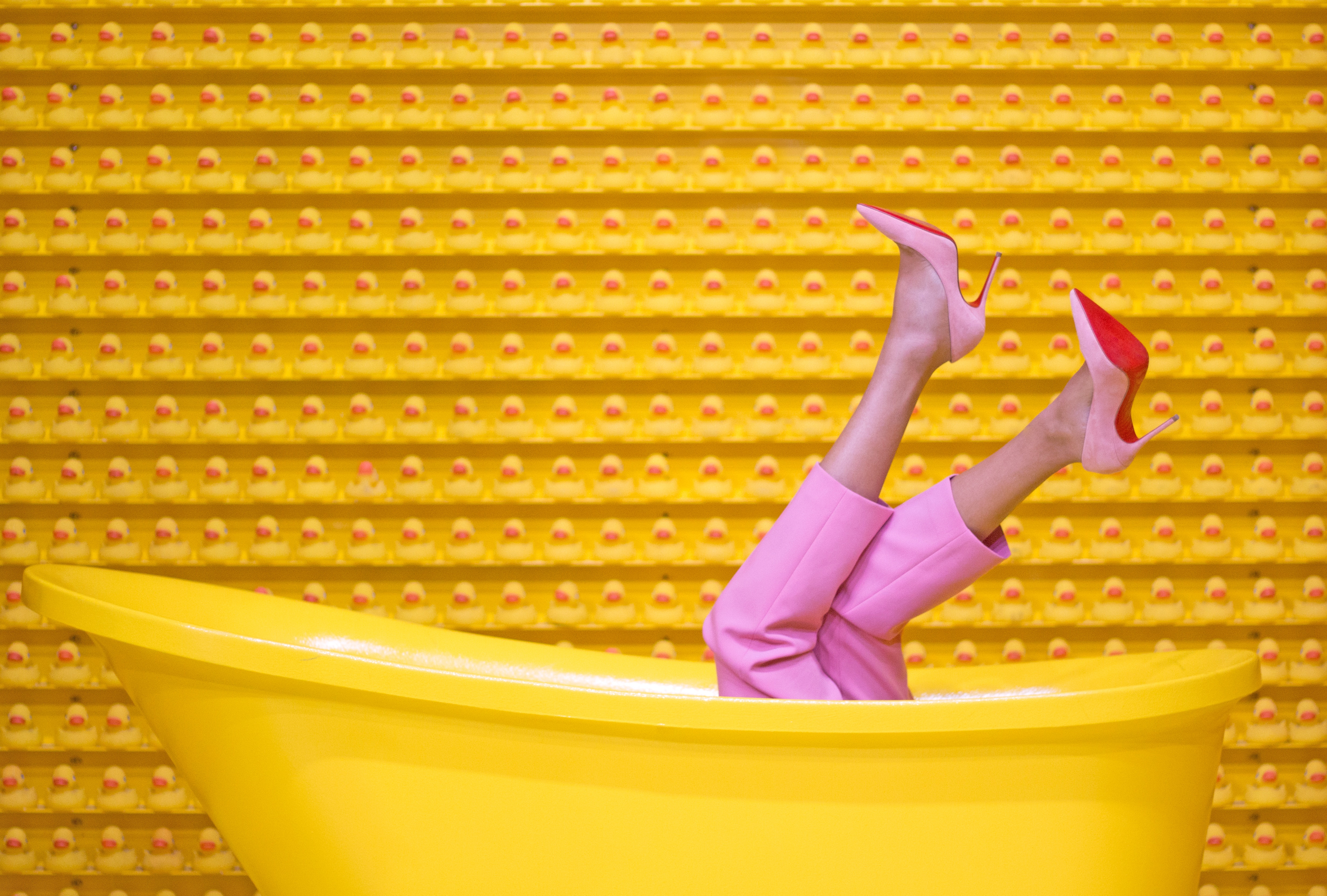 yellow-steel-bathtub-1630344
